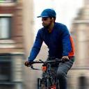 Coursier à vélo en centre-ville de Lyon